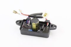 Реле напряжения AVR однофазное 2-3,5кВт (корпус - прямоугольник, пластик, контакты - 2 "мама" + 4 "папа", 250V, 220&micro;F) Тип 3